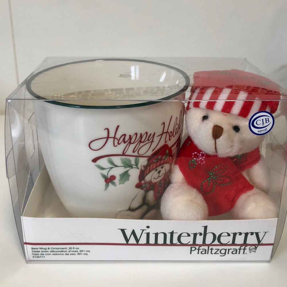 Winterberry Pfaltzgraff Happy Holiday Mug and Bear Set